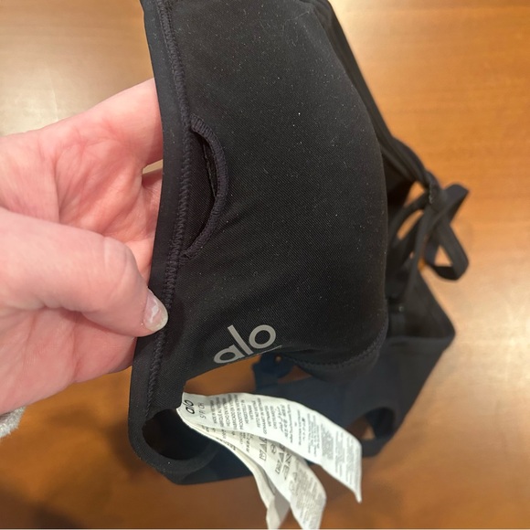 ALO Yoga Airlift Intrigue Sports Bra in Black - Picture 10 of 10